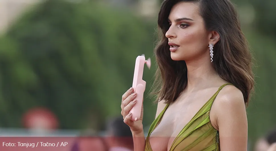 emily ratajkowski.webp